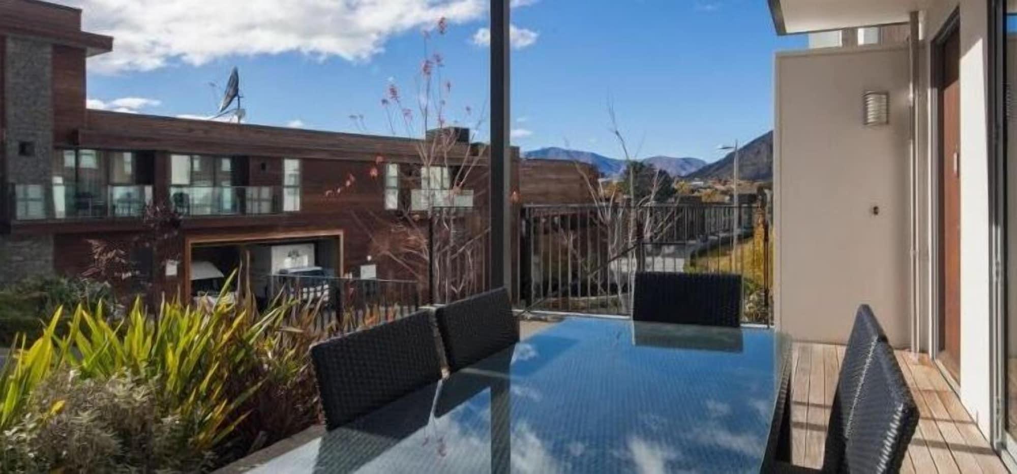 Queenstown Village Apartments Exterior photo