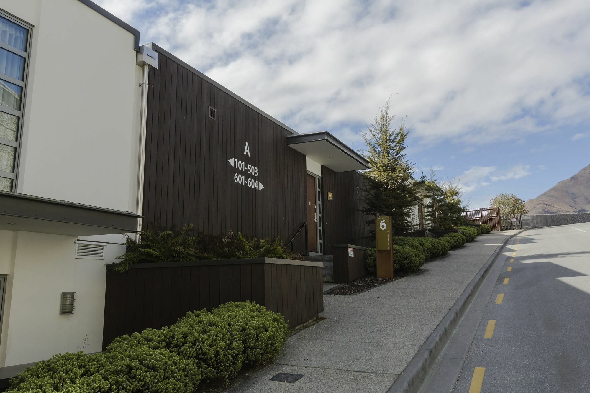 Queenstown Village Apartments Exterior photo