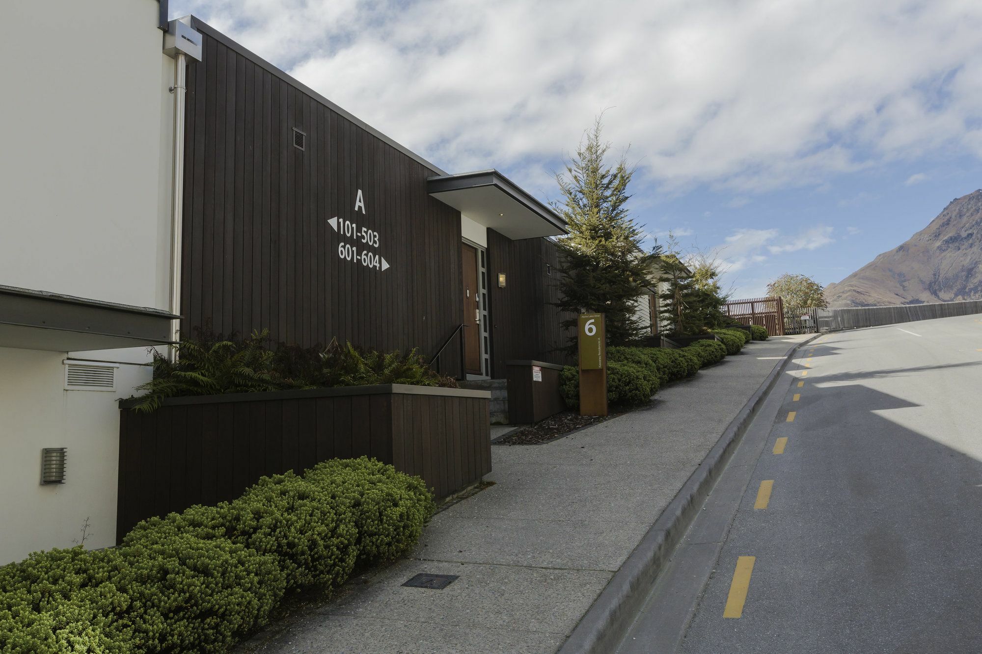 Queenstown Village Apartments Exterior photo